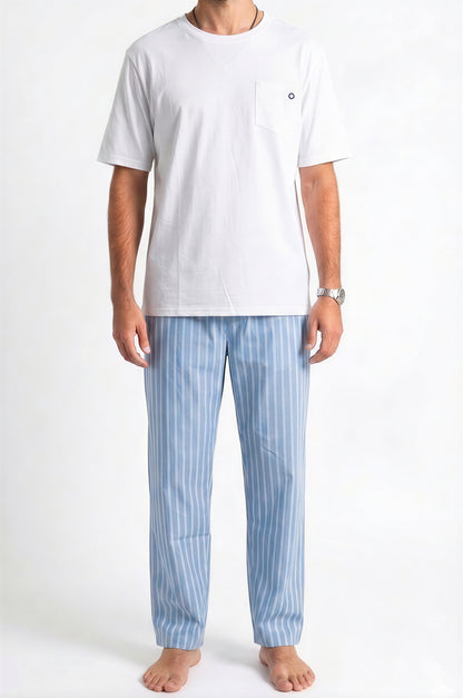 Pantalón celeste clásico polera blanca manga corta