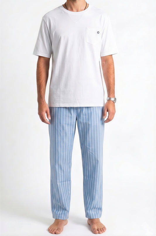 Pantalón celeste clásico polera blanca manga corta