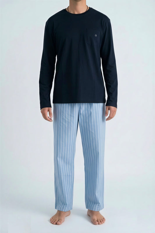 Pantalón celeste clásico polera azul manga larga