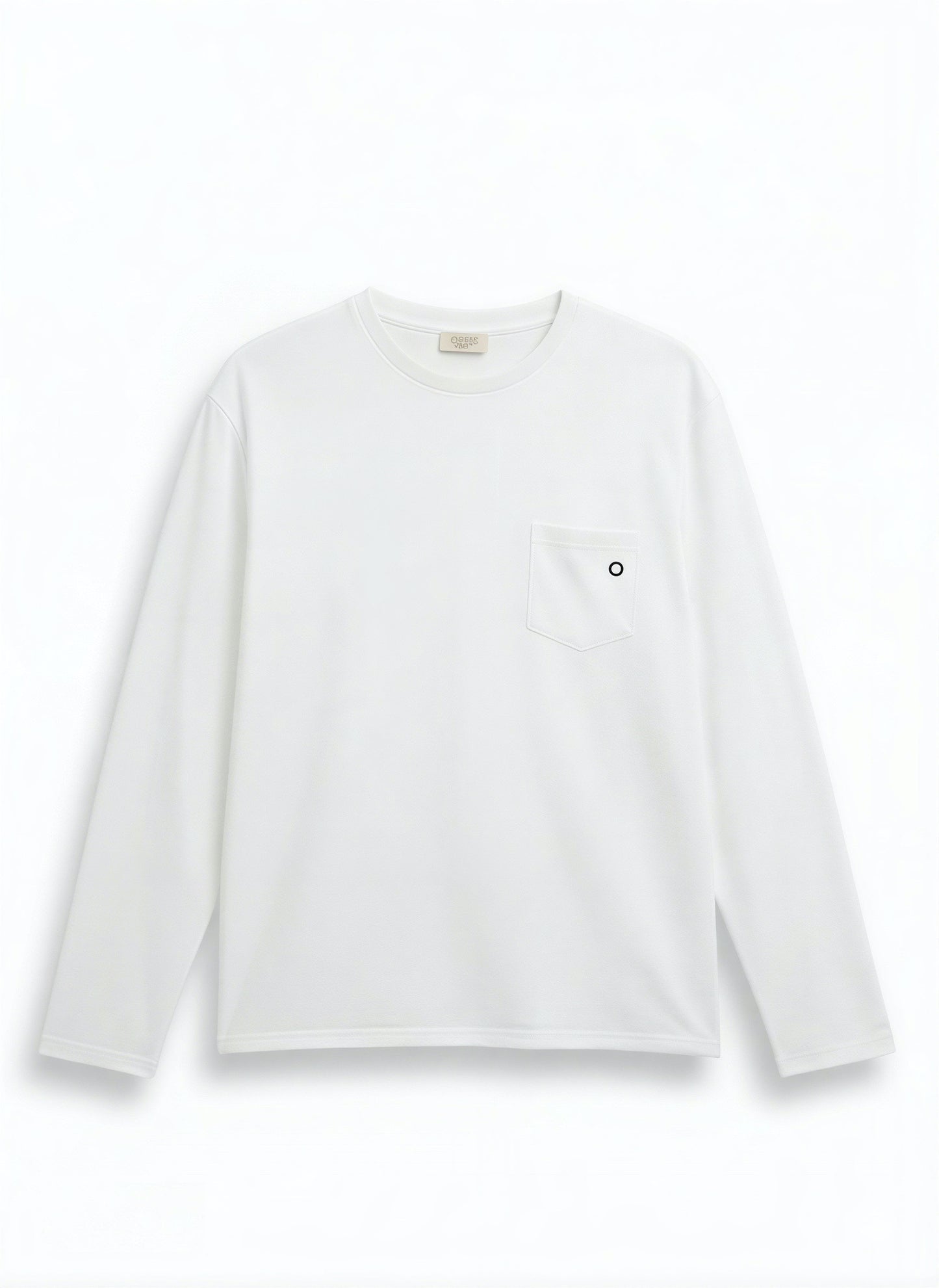 Pantalón azul clásico polera blanca manga larga